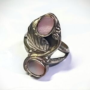 Navajo Vintage Mother of Pearl Ring